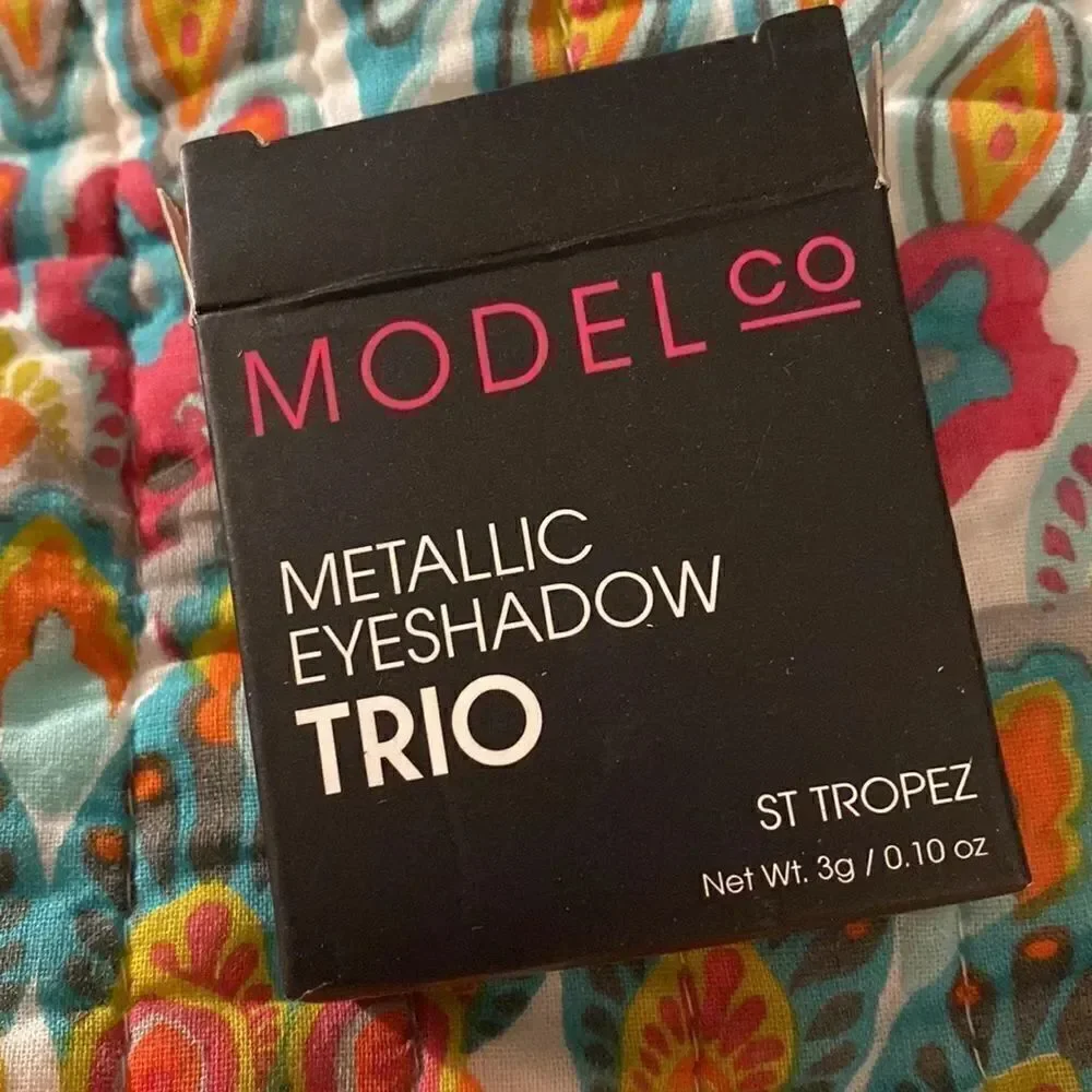 ModelCo eyeshadow trio
